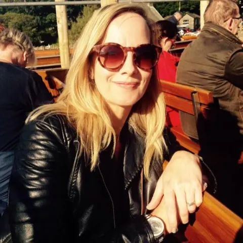 Sarah, Senior Content Advisor at DJSJ